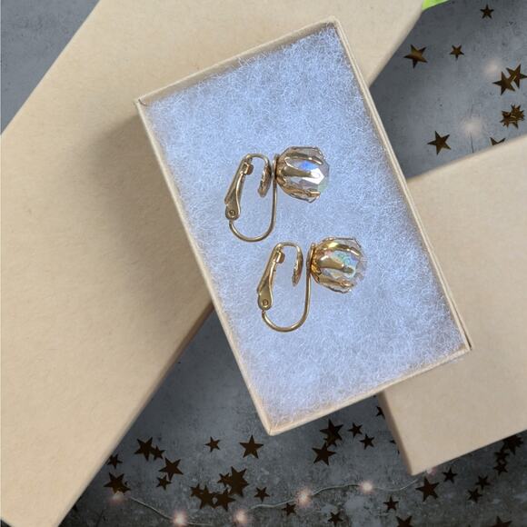 Delicate Raw Quartz and Gold Hoop Earrings - Picture 3 of 3